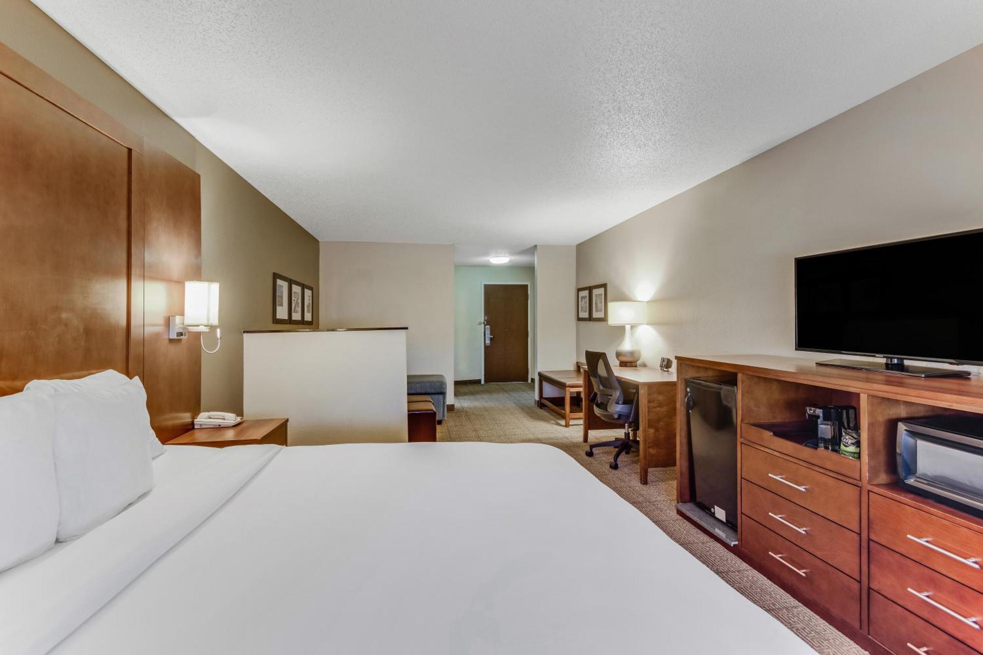 Comfort Suites Huntsville Midcity District At Research Park Exterior photo