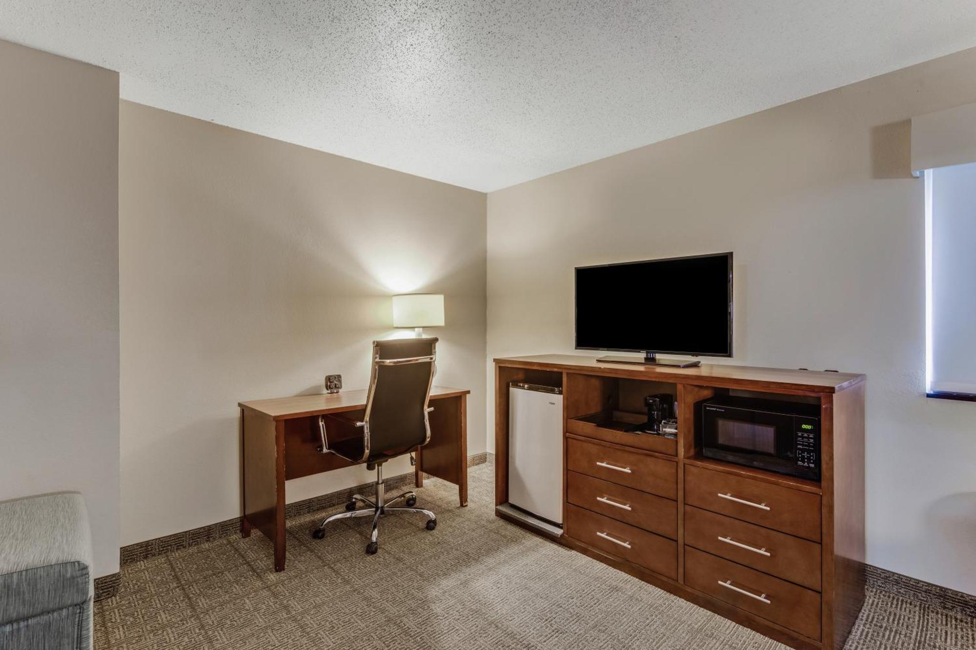 Comfort Suites Huntsville Midcity District At Research Park Exterior photo